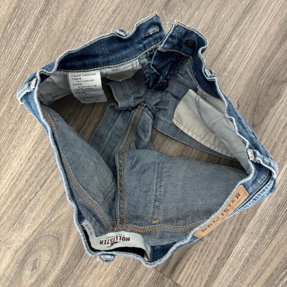 Hollister Women's Blue Denin Jean Shorts - Picture 4 of 4